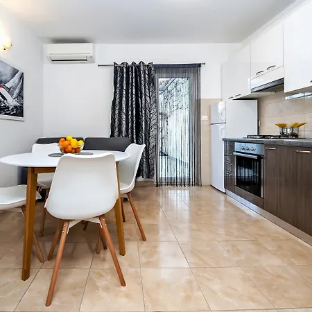 Bonaca (adults Only) * Ρόβινι